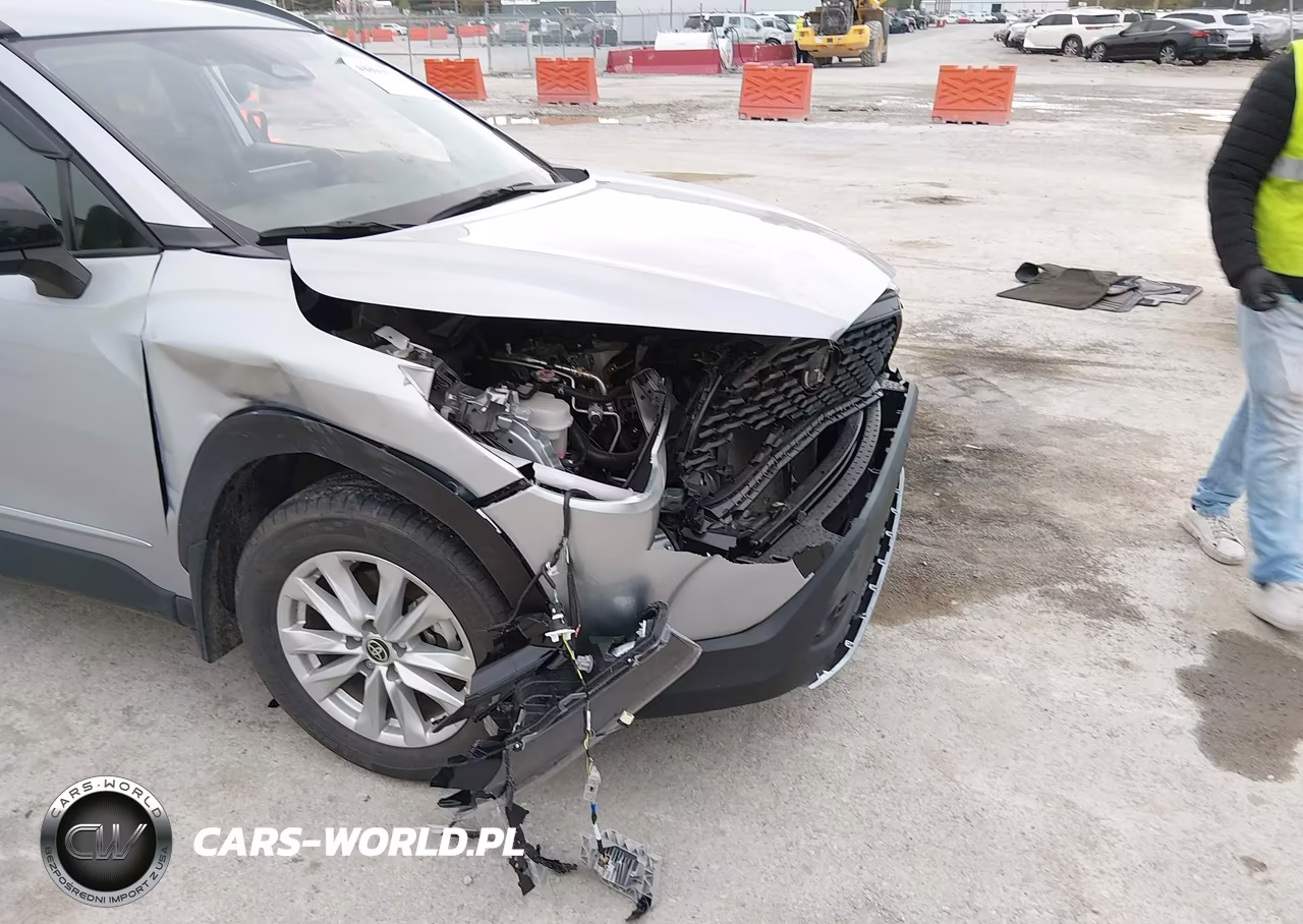 2025 Toyota Corolla Cross Le VIN:7MUCAABG4SV133067 - 6