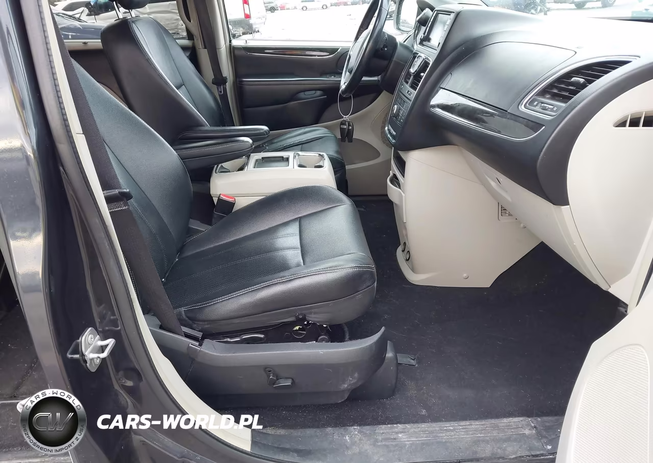 2014 Chrysler Town & Country Touring-L VIN:2C4RC1CG7ER455695 - 5