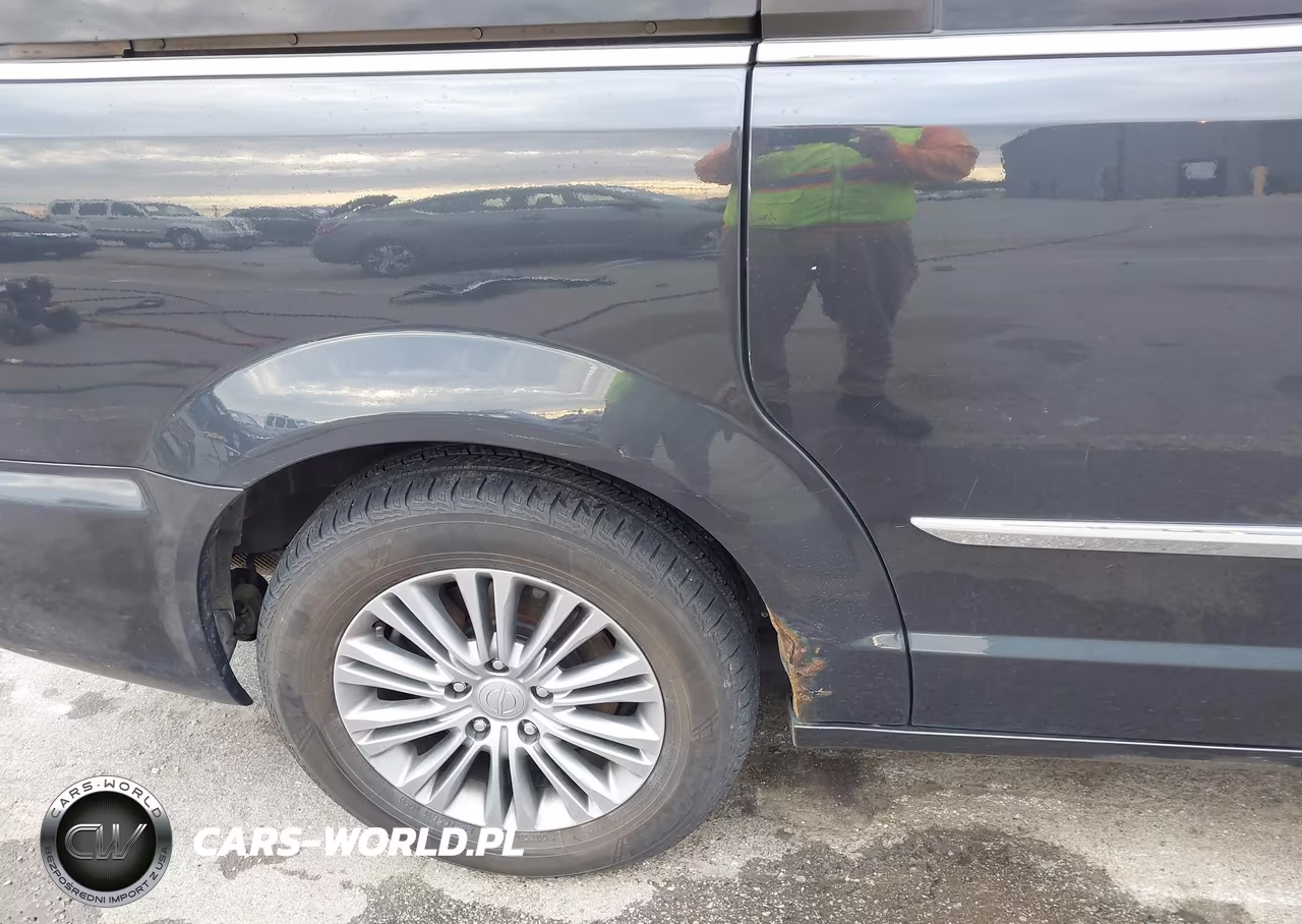 2014 Chrysler Town & Country Touring-L VIN:2C4RC1CG7ER455695 - 6