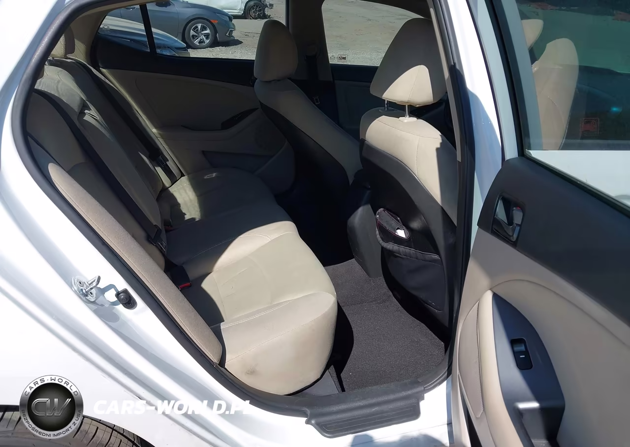 2015 Kia Optima Lx VIN:5XXGM4A72FG462279 - 8