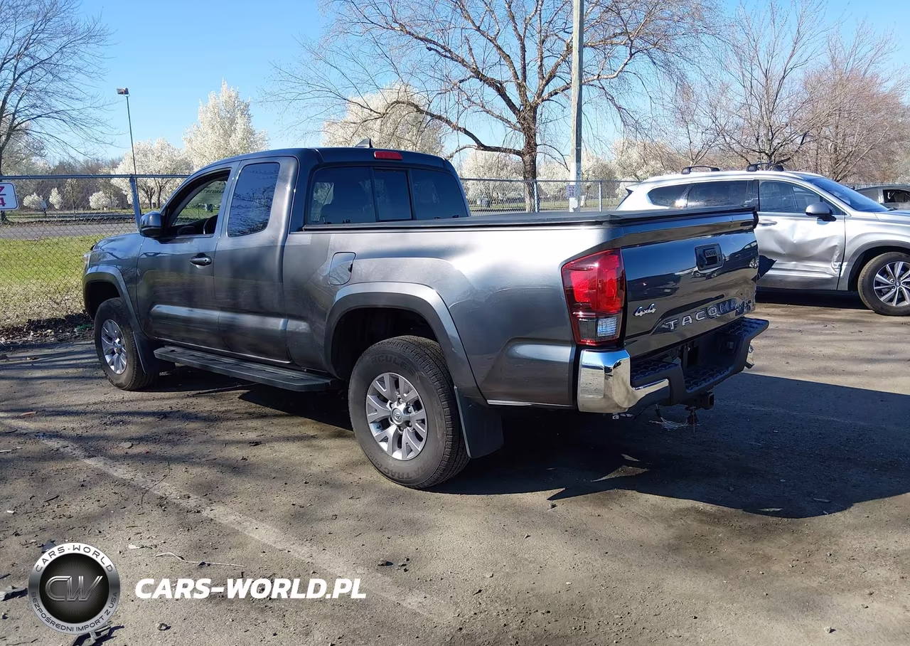 2018 Toyota Tacoma Sr5 VIN:5TFSX5EN8JX060638 - 3
