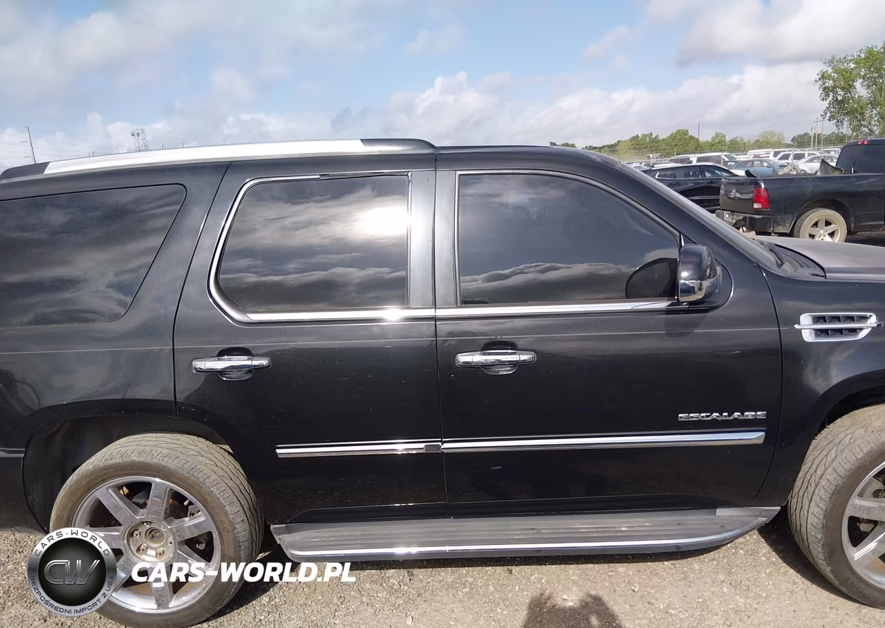 2011 Cadillac Escalade Luxury VIN:1GYS3BEF1BR272963 - 13