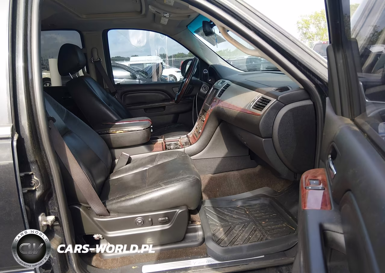 2011 Cadillac Escalade Luxury VIN:1GYS3BEF1BR272963 - 5