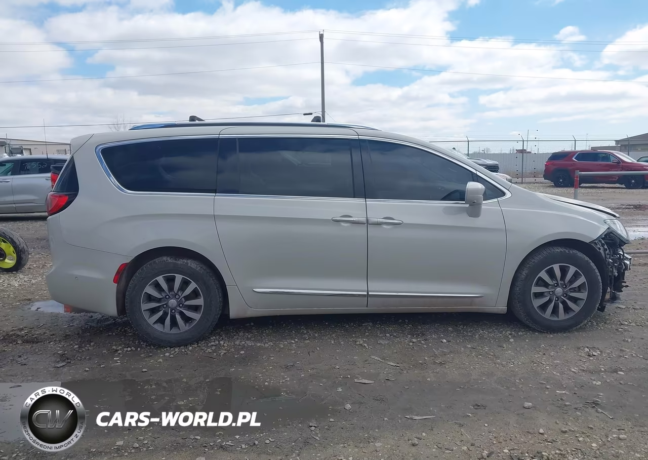 2020 Chrysler Pacifica Touring L Plus VIN:2C4RC1EG2LR109418 - 14