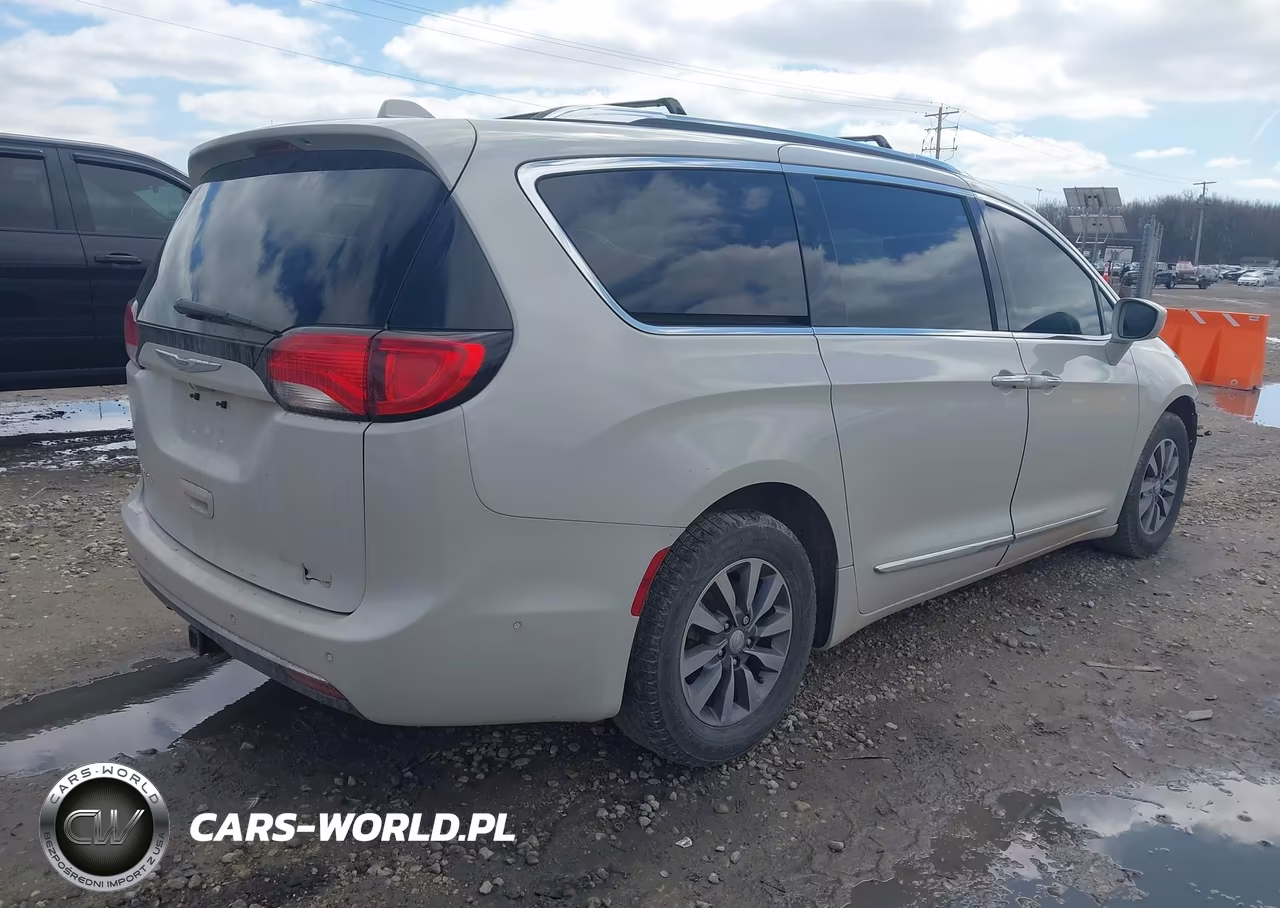 2020 Chrysler Pacifica Touring L Plus VIN:2C4RC1EG2LR109418 - 4
