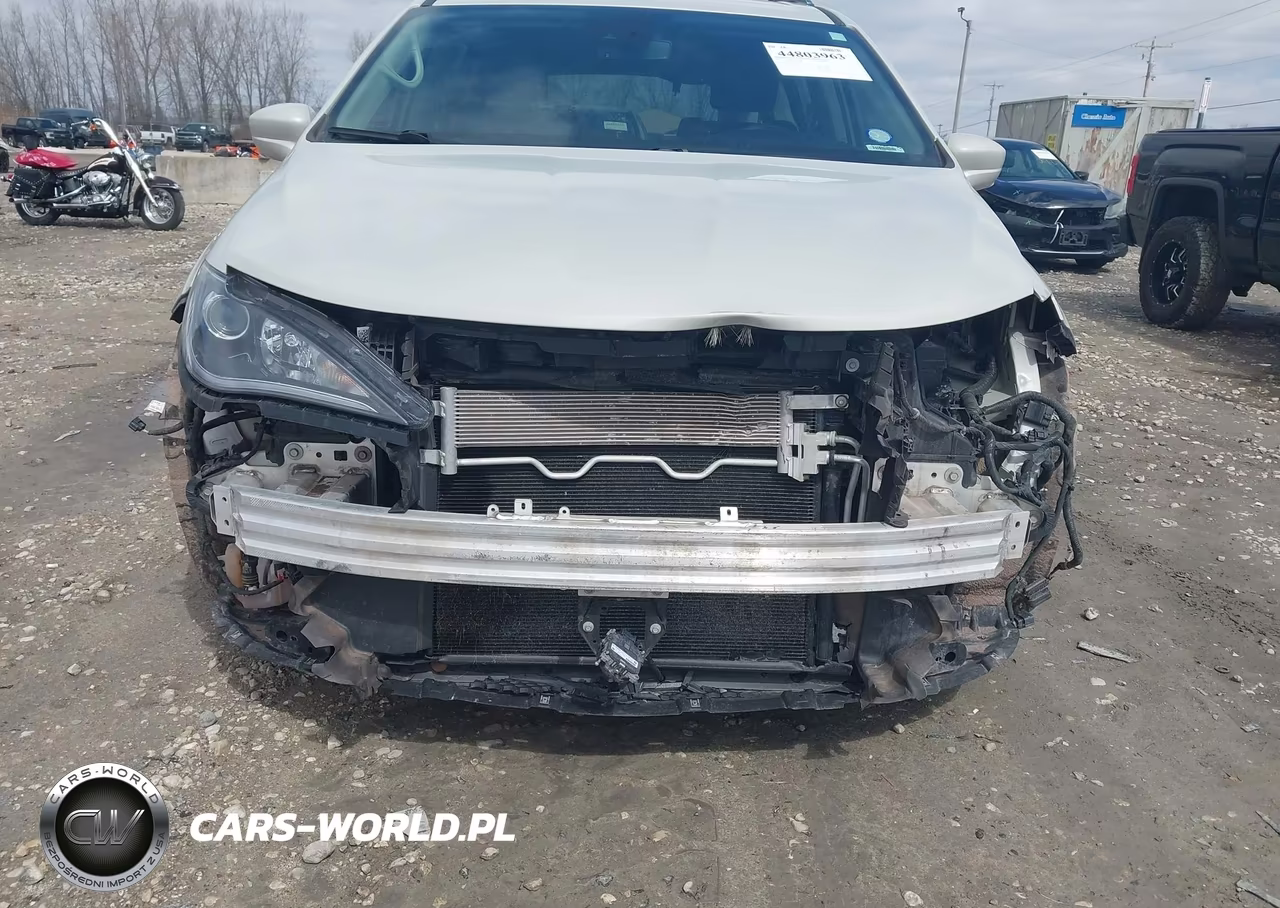 2020 Chrysler Pacifica Touring L Plus VIN:2C4RC1EG2LR109418 - 6