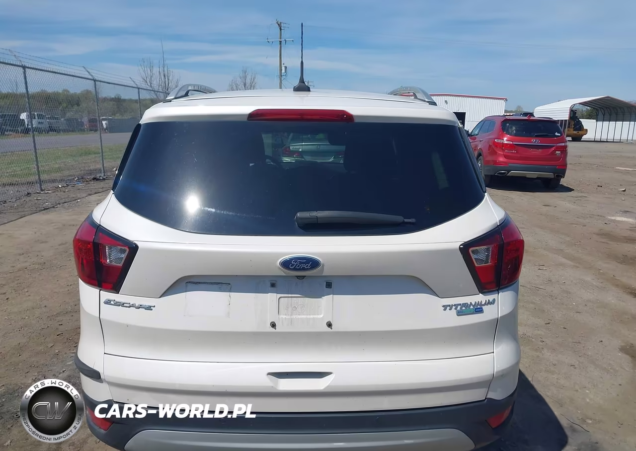2019 Ford Escape Titanium VIN:1FMCU9J98KUC30475 - 16