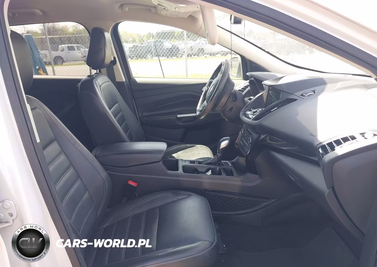2019 Ford Escape Titanium VIN:1FMCU9J98KUC30475 - 5
