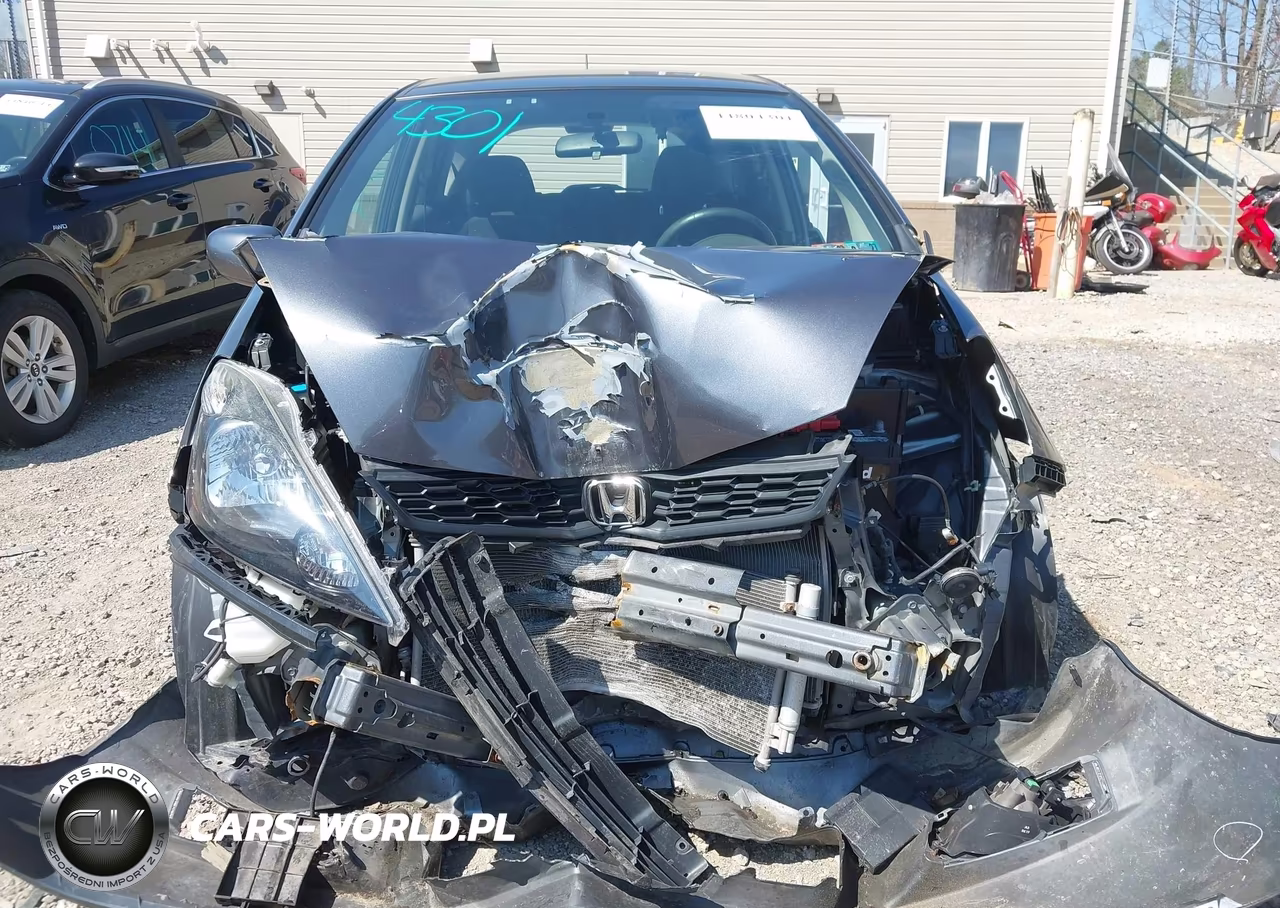 2013 Honda Fit Sport VIN:JHMGE8H50DC013168 - 13