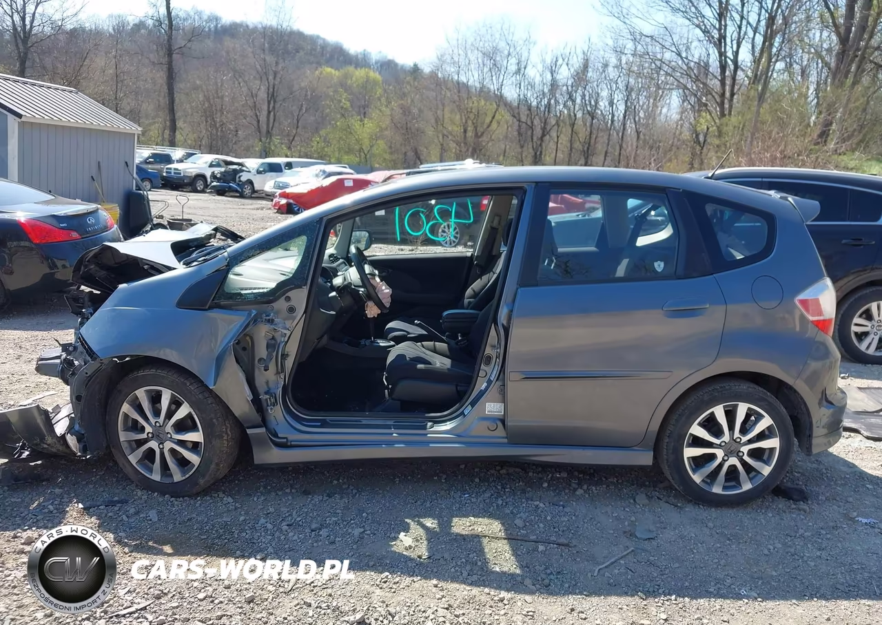 2013 Honda Fit Sport VIN:JHMGE8H50DC013168 - 15