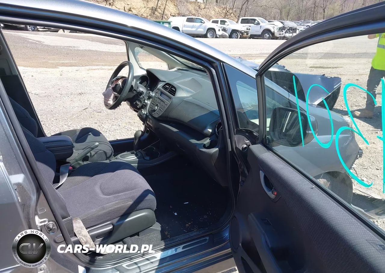 2013 Honda Fit Sport VIN:JHMGE8H50DC013168 - 5