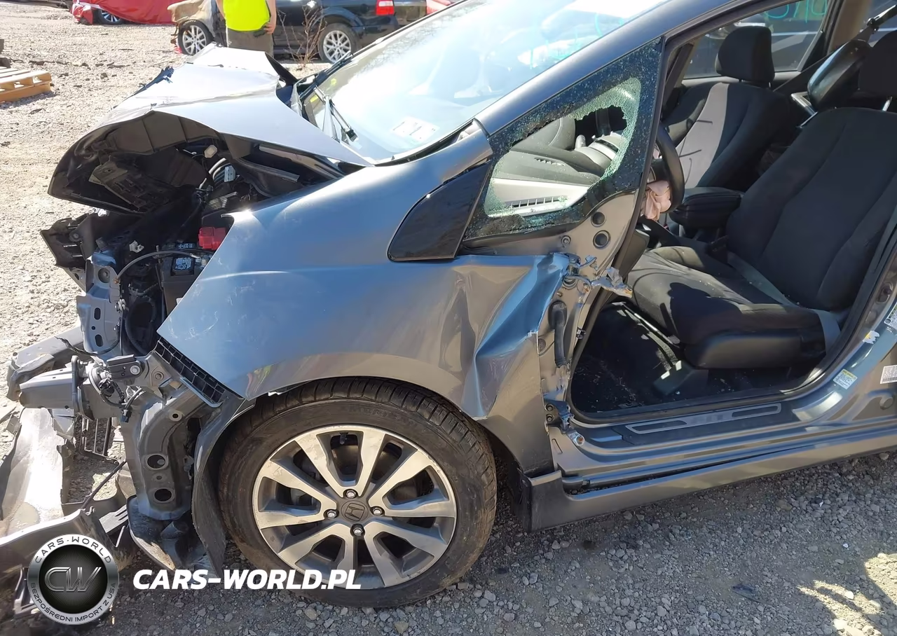 2013 Honda Fit Sport VIN:JHMGE8H50DC013168 - 6
