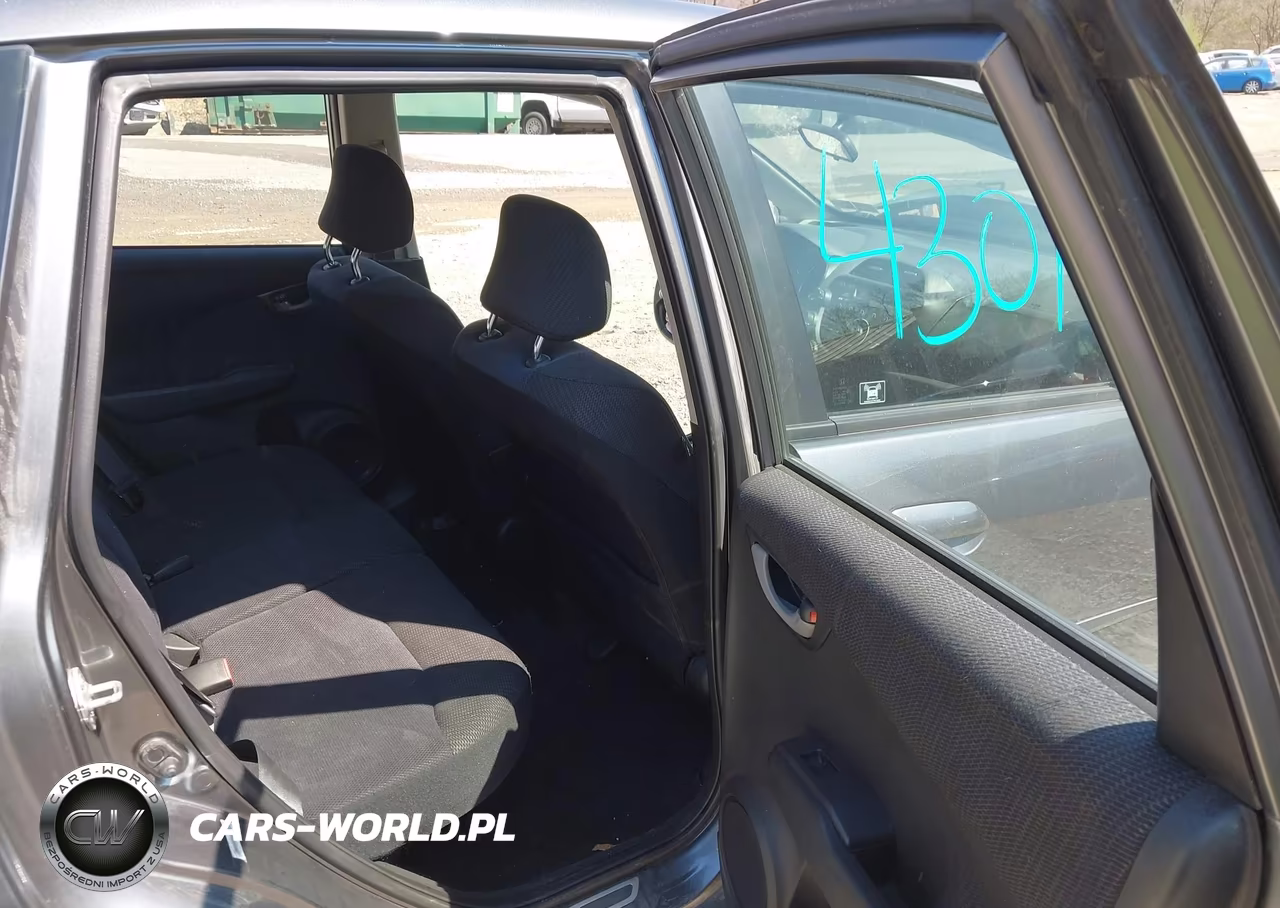 2013 Honda Fit Sport VIN:JHMGE8H50DC013168 - 8