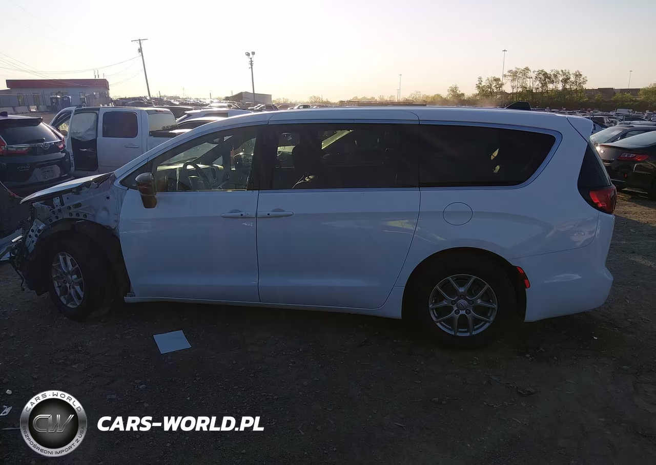 2025 Chrysler Voyager Lx VIN:2C4RC1CG4SR605693 - 15