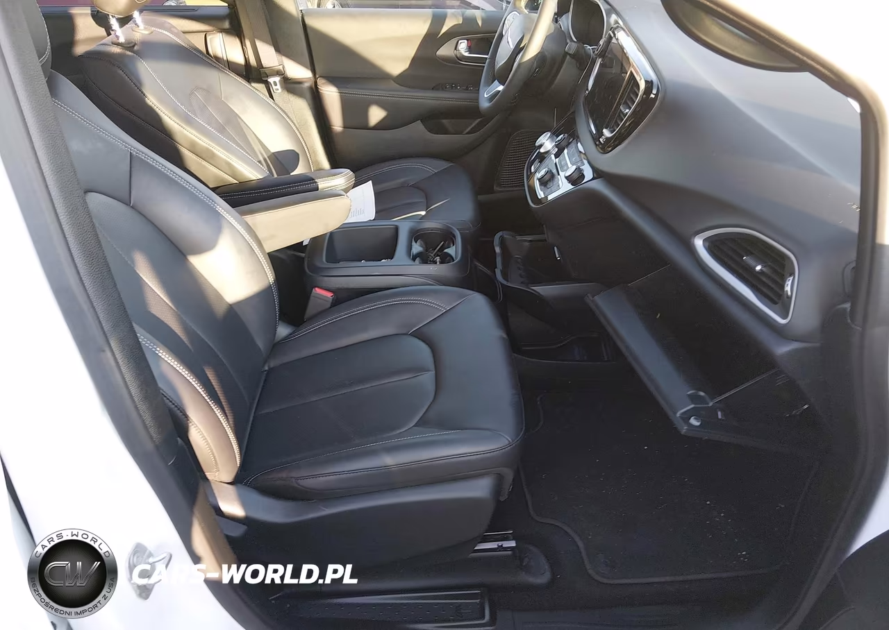 2025 Chrysler Voyager Lx VIN:2C4RC1CG4SR605693 - 5