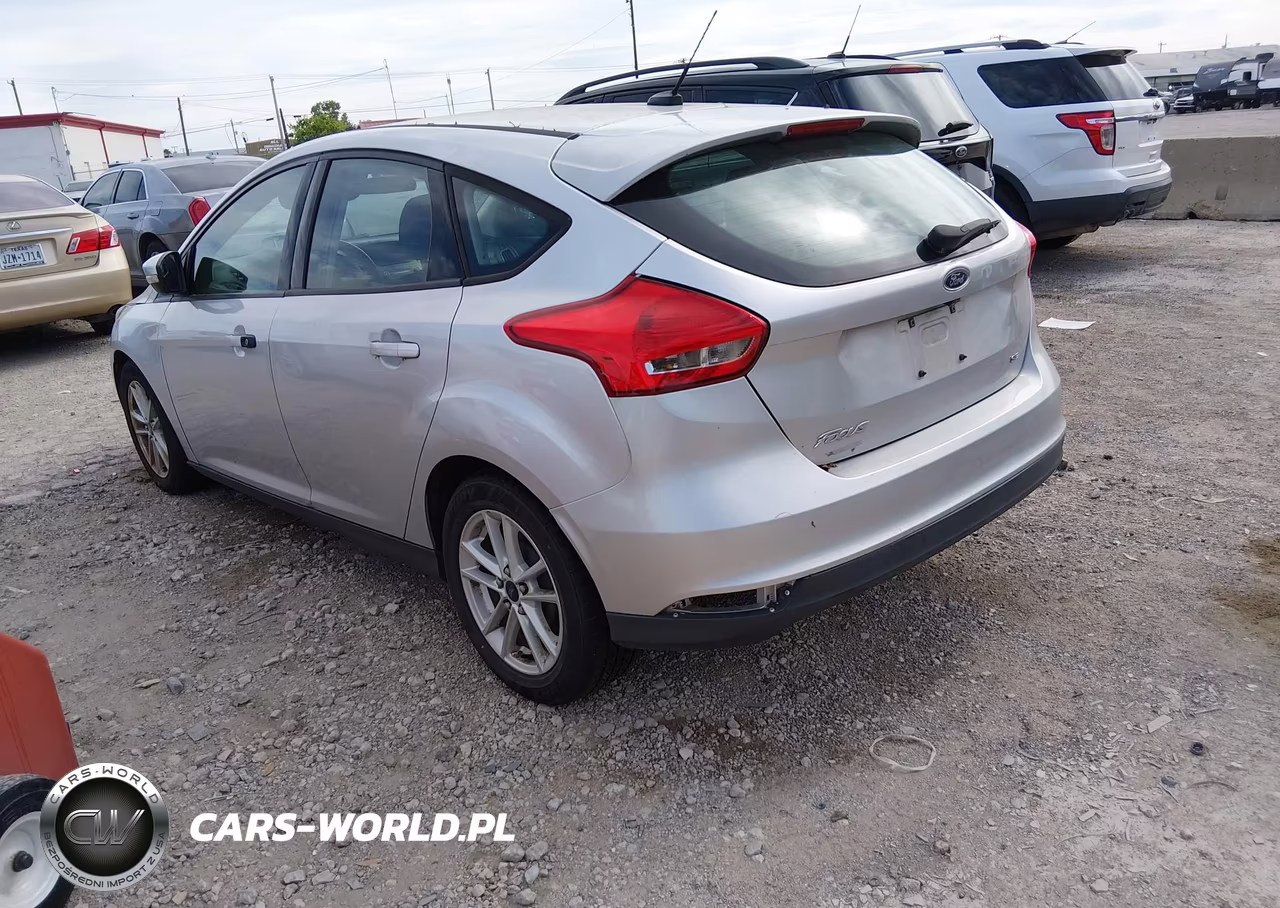 2016 Ford Focus Se VIN:1FADP3K21GL213812 - 3
