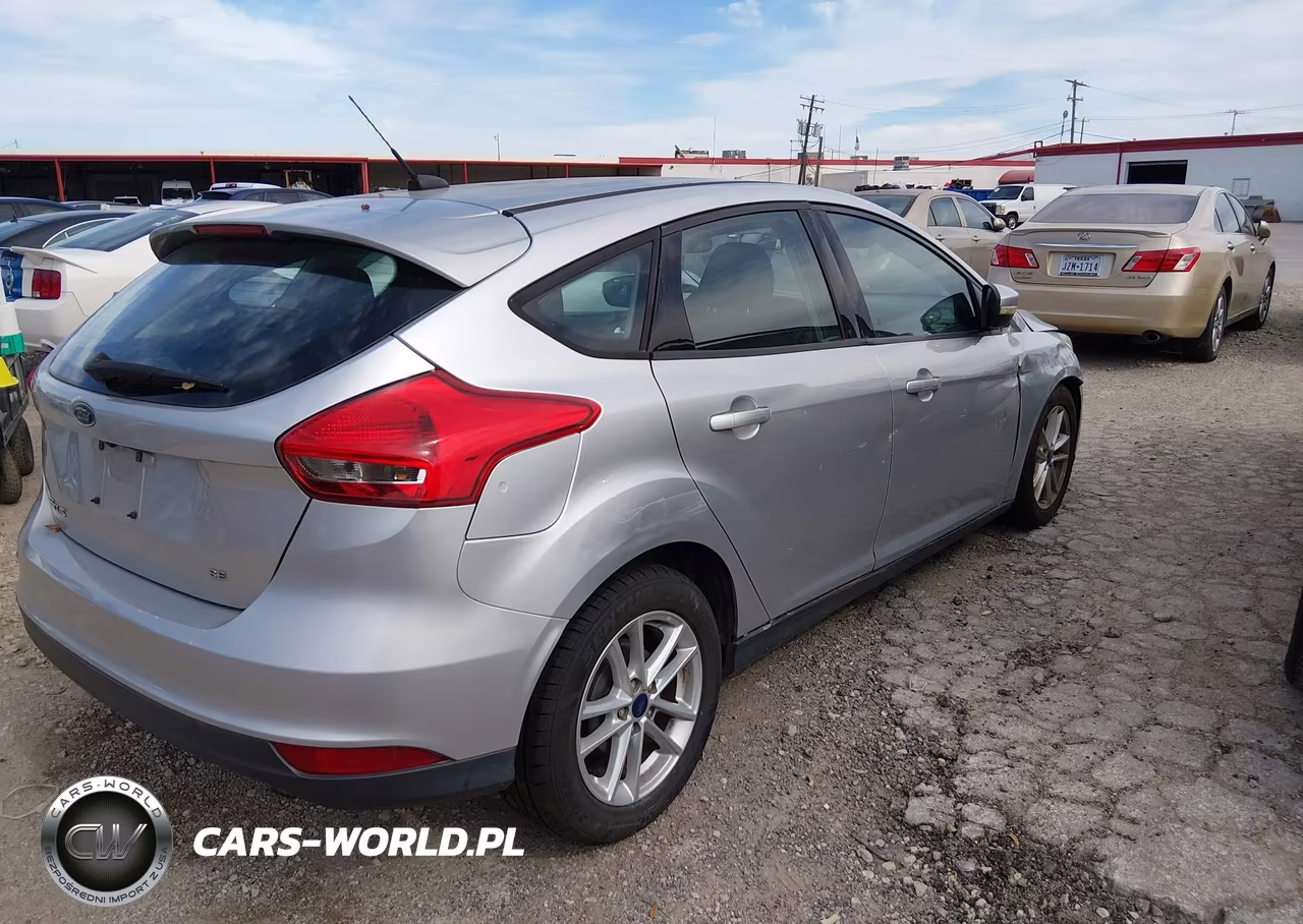 2016 Ford Focus Se VIN:1FADP3K21GL213812 - 4