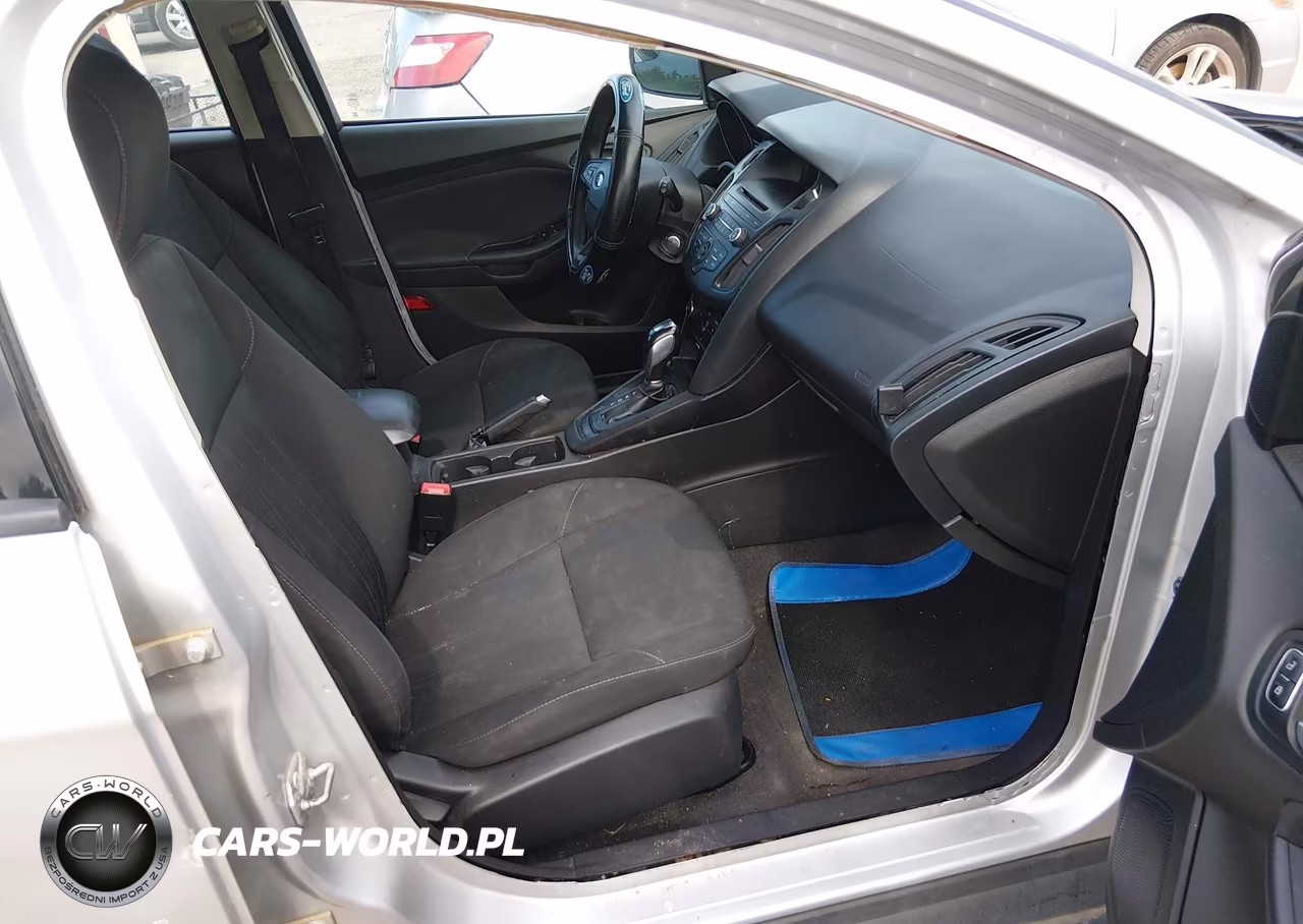 2016 Ford Focus Se VIN:1FADP3K21GL213812 - 5