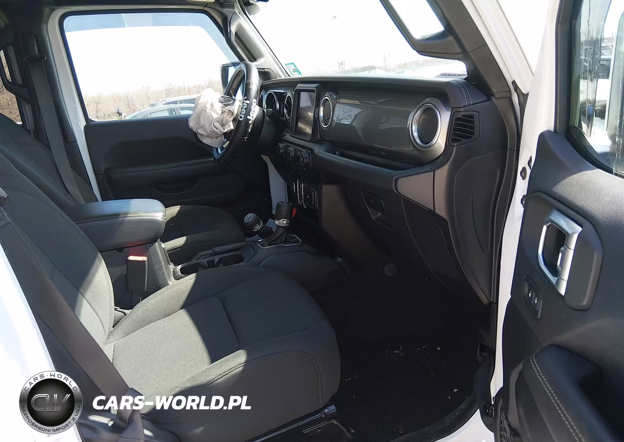 2020 Jeep Wrangler Unlimited Sahara 4X4 VIN:1C4HJXEG6LW167530 - 5