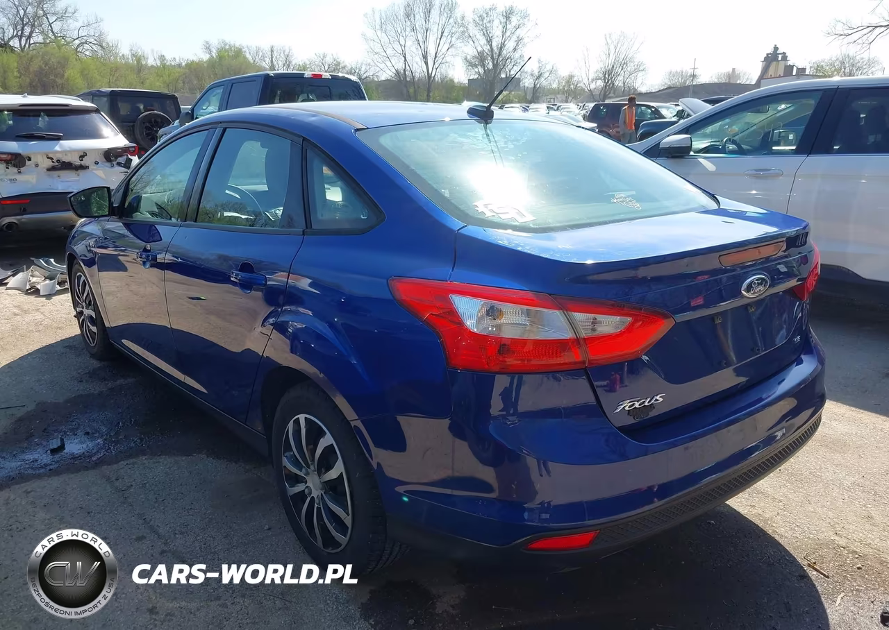 2012 Ford Focus Se VIN:1FAHP3F23CL254495 - 3