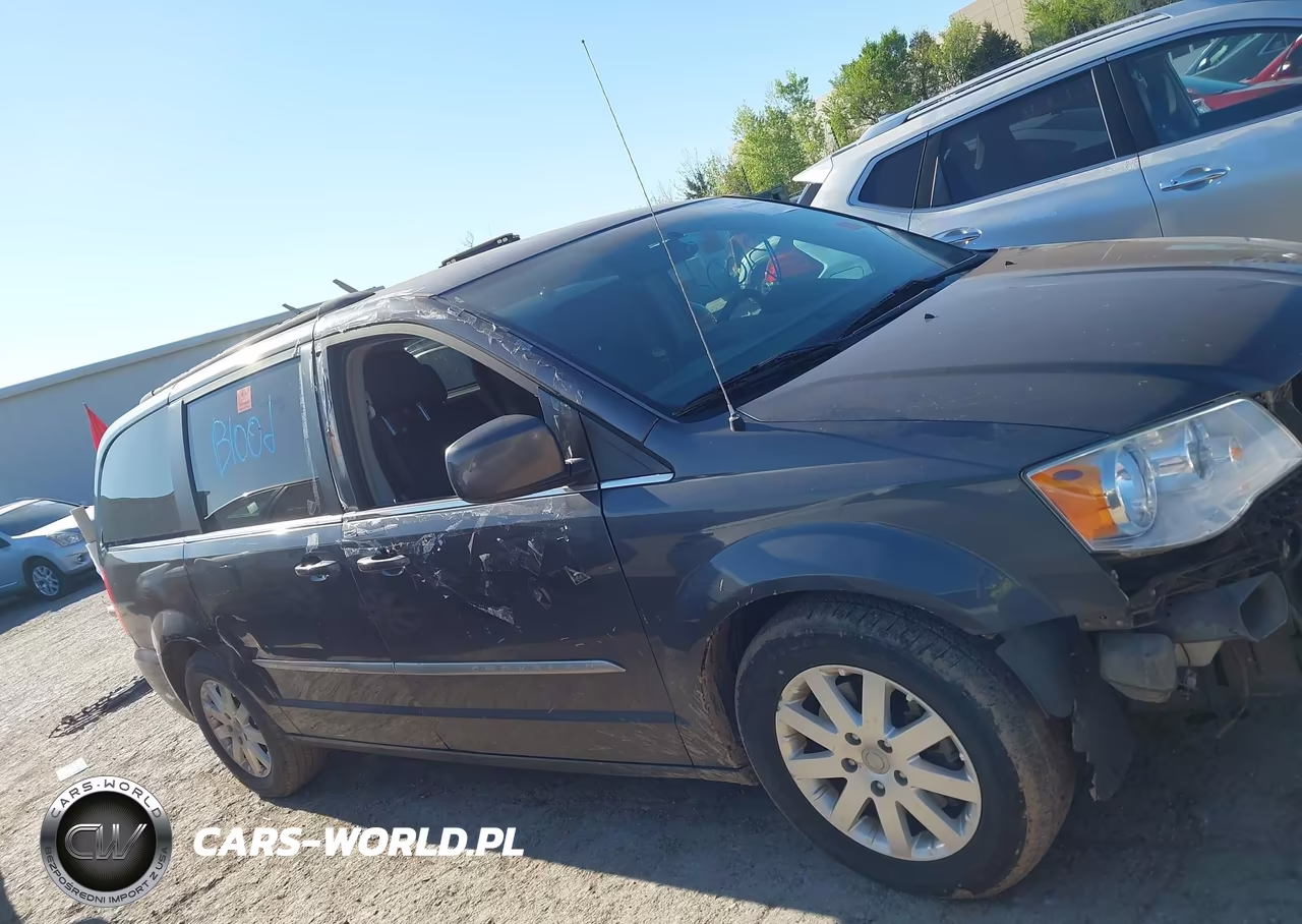 2016 Chrysler Town & Country Touring VIN:2C4RC1BG1GR173167 - 14