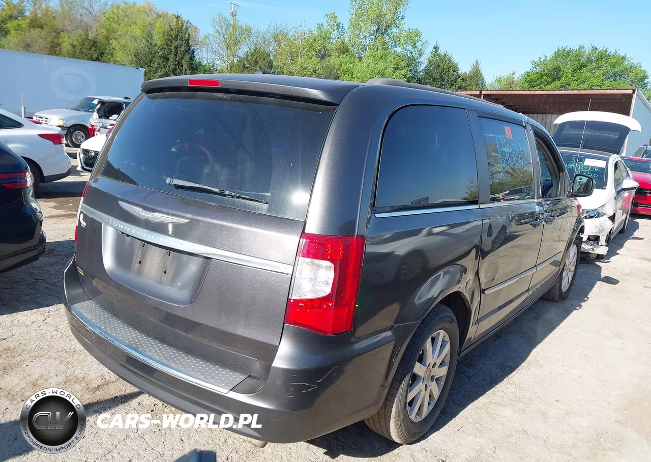 2016 Chrysler Town & Country Touring VIN:2C4RC1BG1GR173167 - 4