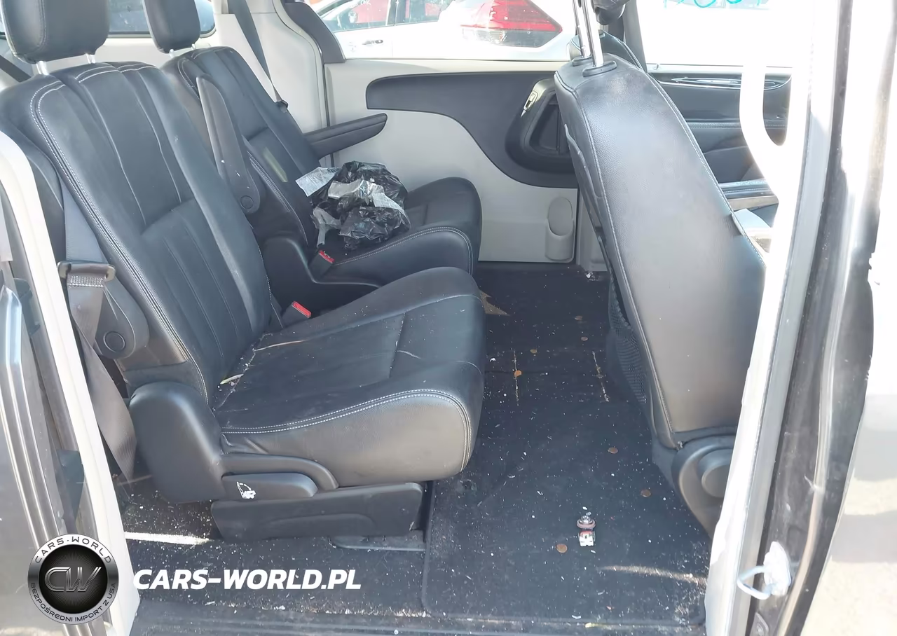 2016 Chrysler Town & Country Touring VIN:2C4RC1BG1GR173167 - 8
