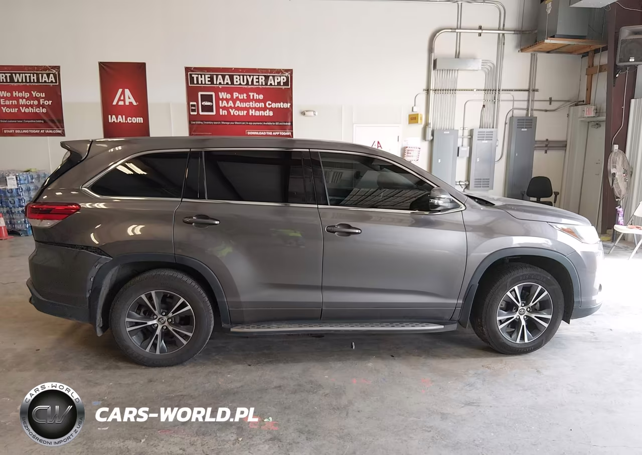 2018 Toyota Highlander Le VIN:5TDZZRFH0JS263960 - 13