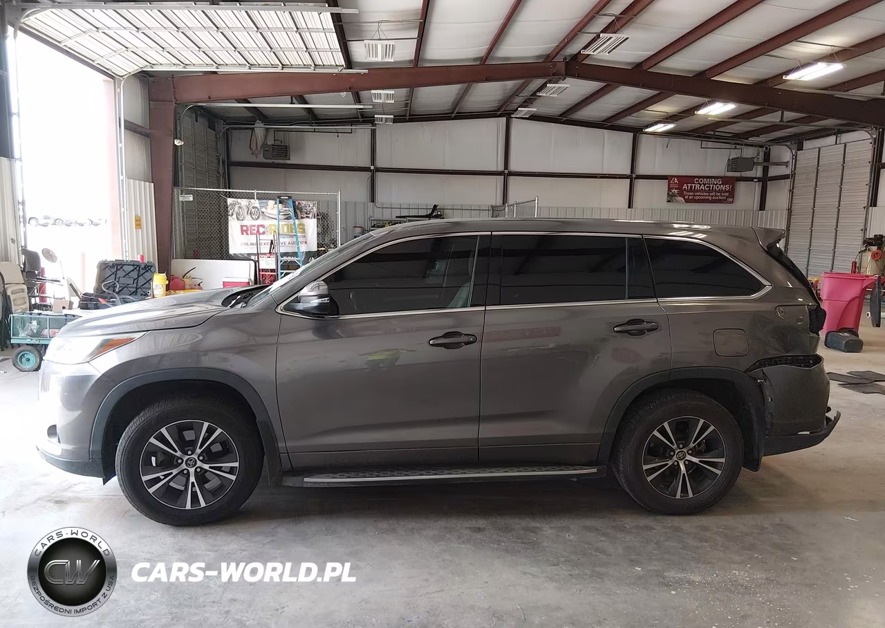 2018 Toyota Highlander Le VIN:5TDZZRFH0JS263960 - 14
