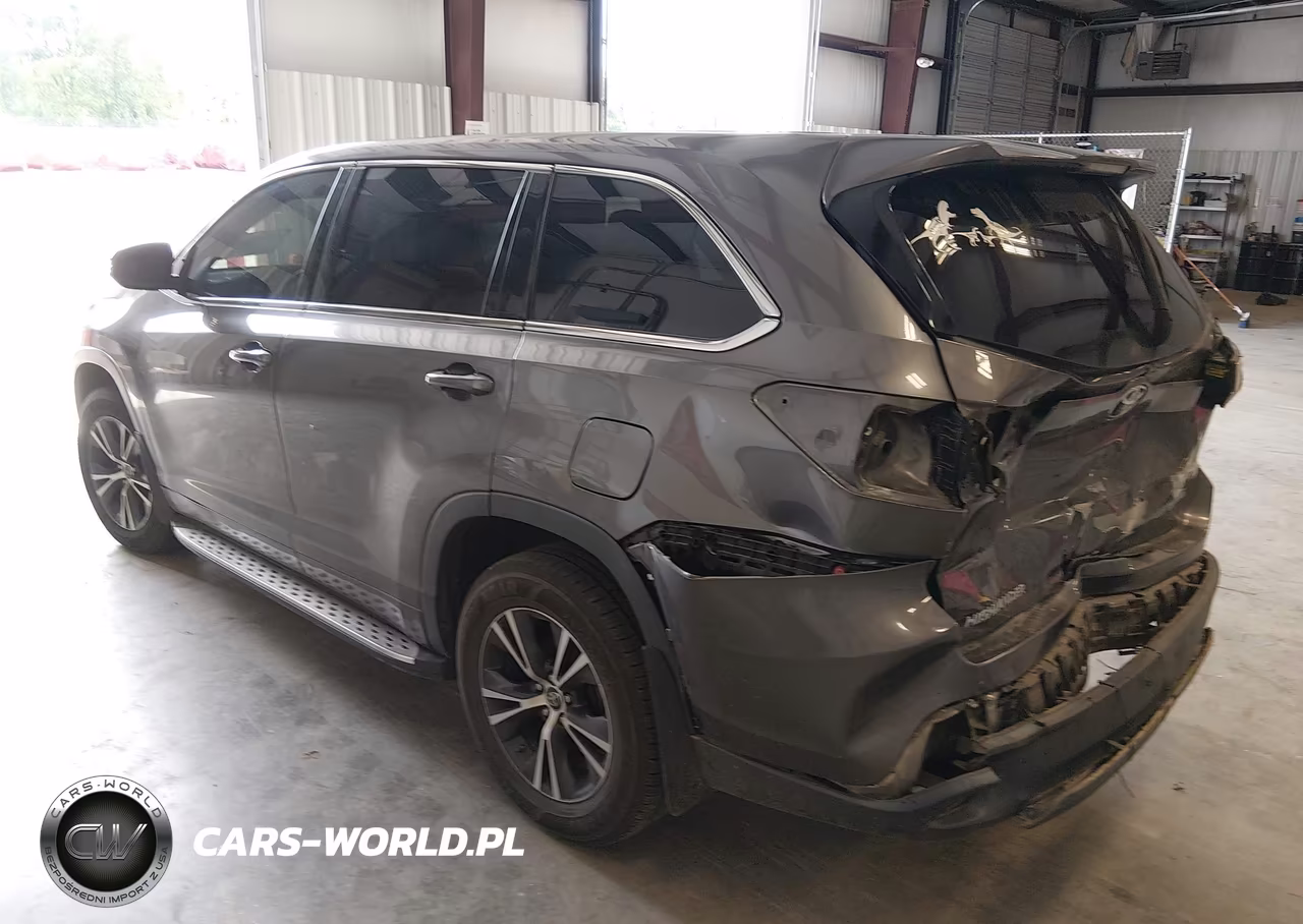 2018 Toyota Highlander Le VIN:5TDZZRFH0JS263960 - 3