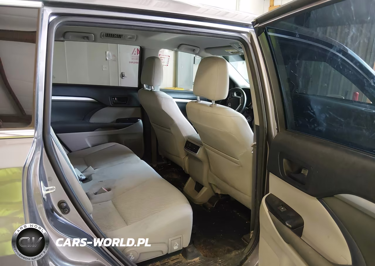 2018 Toyota Highlander Le VIN:5TDZZRFH0JS263960 - 8