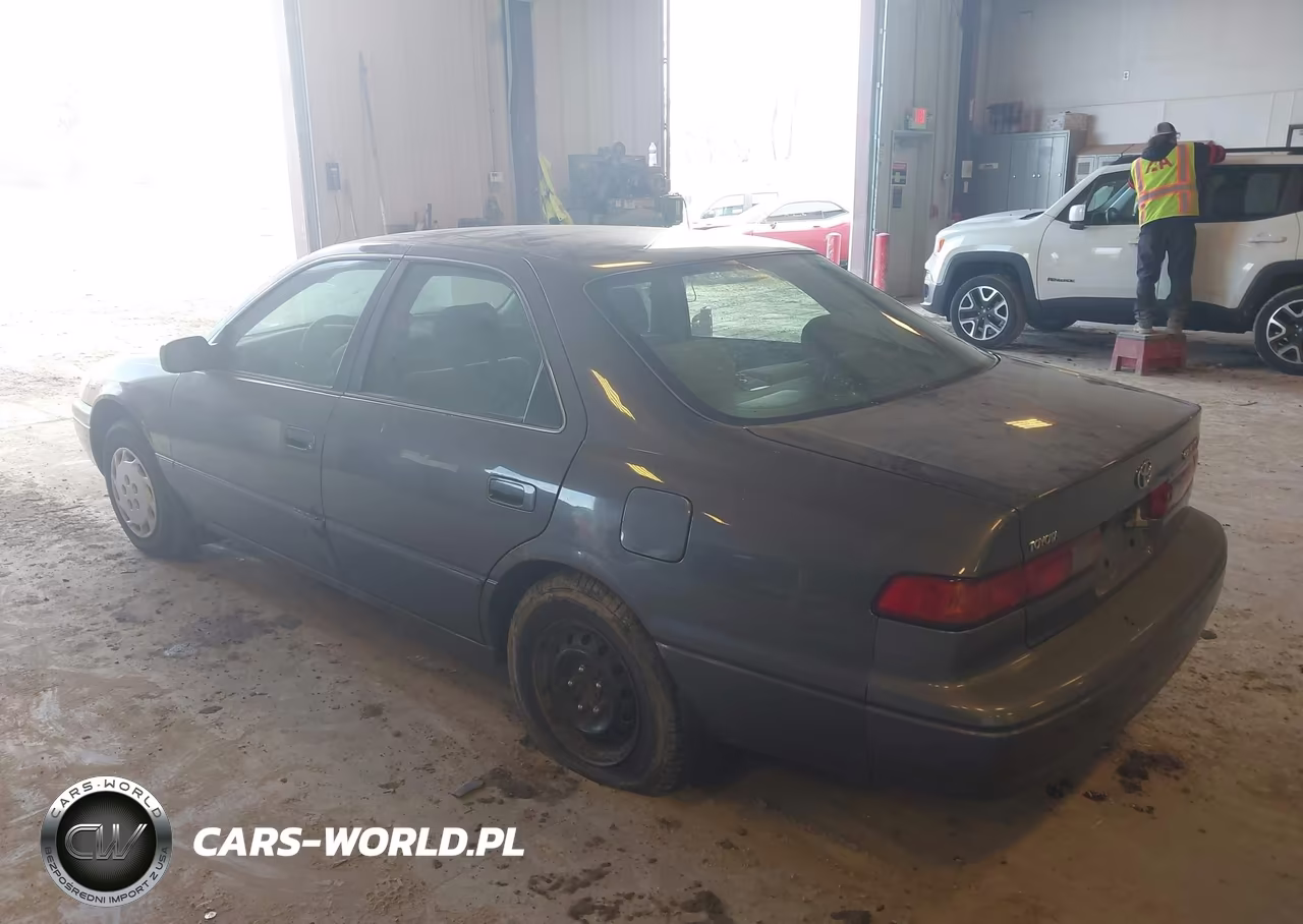 1999 Toyota Camry Le VIN:4T1BG22K7XU466943 - 3