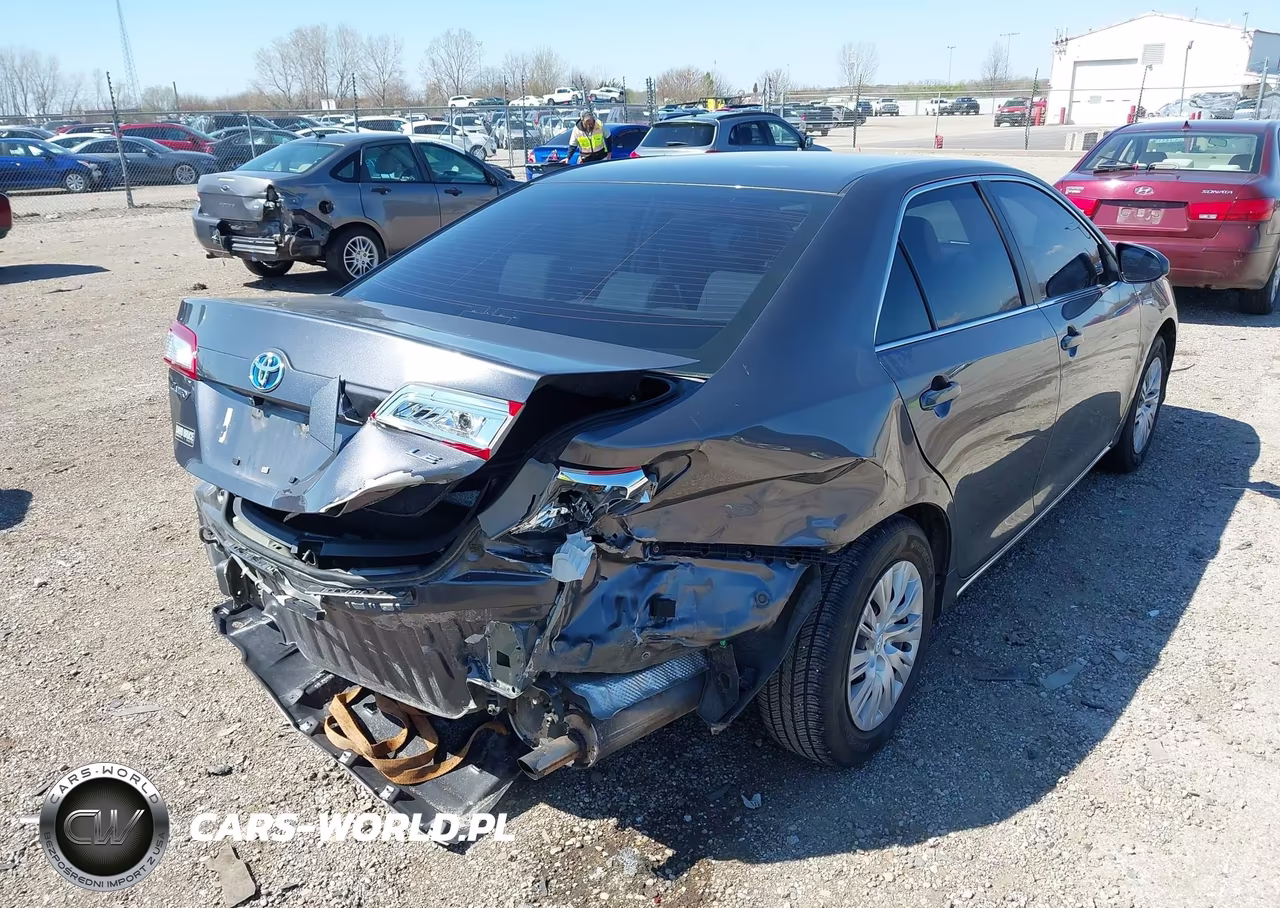 2013 Toyota Camry Hybrid Le VIN:4T1BD1FK8DU085773 - 4