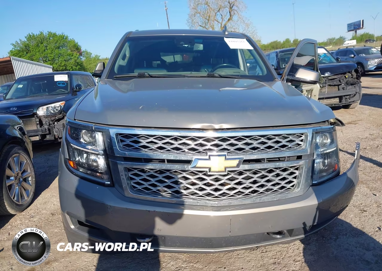 2019 Chevrolet Suburban Lt VIN:1GNSKHKC9KR129756 - 13