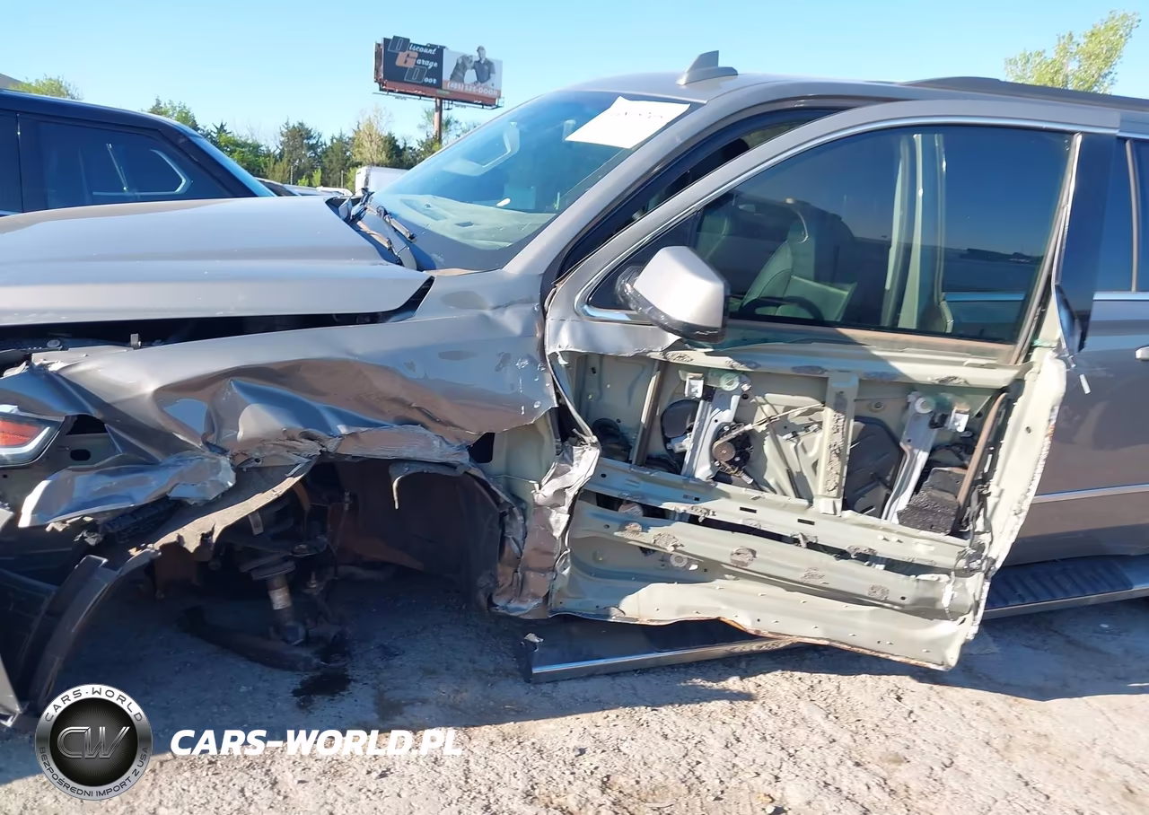 2019 Chevrolet Suburban Lt VIN:1GNSKHKC9KR129756 - 6
