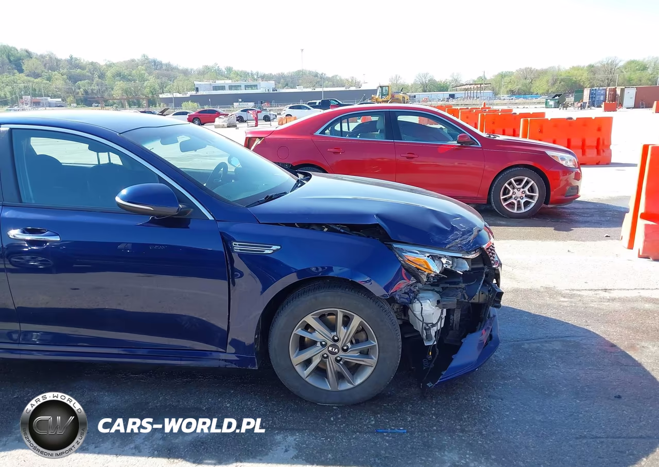 2019 Kia Optima Lx VIN:5XXGT4L35KG353256 - 18