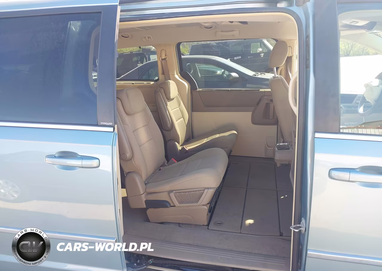 2010 Chrysler Town & Country Touring VIN:2A4RR5D18AR141610 - 8