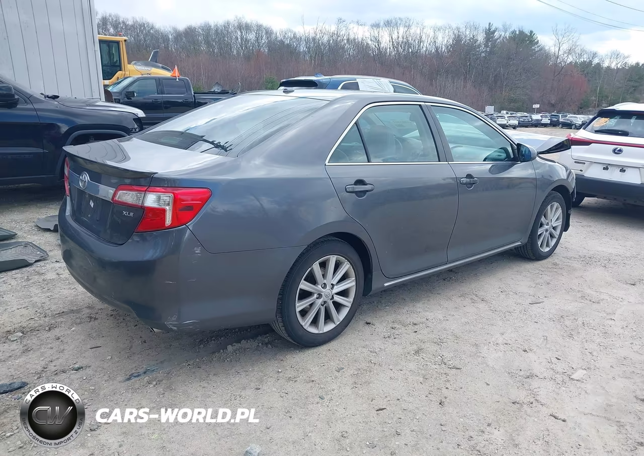 2014 Toyota Camry Xle VIN:4T4BF1FK9ER346894 - 4