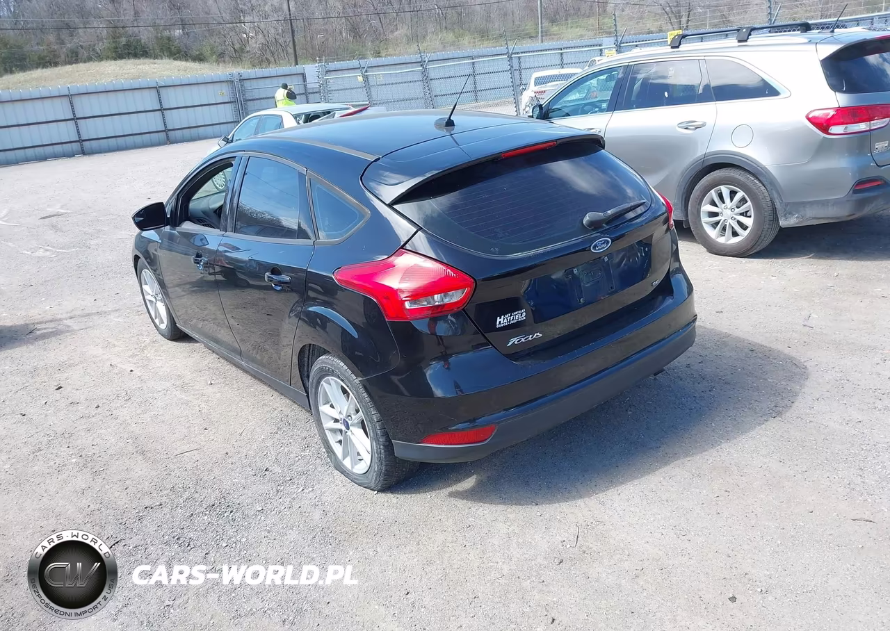 2017 Ford Focus Se VIN:1FADP3K29HL249183 - 3