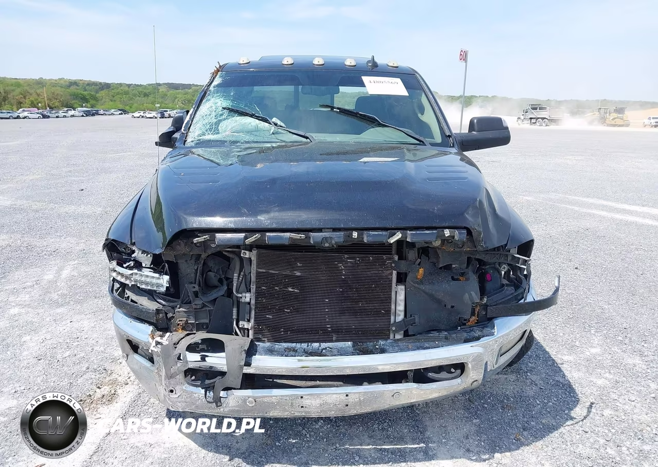 2017 Ram 3500 Laramie VIN:3C63RRMLXHG608764 - 14