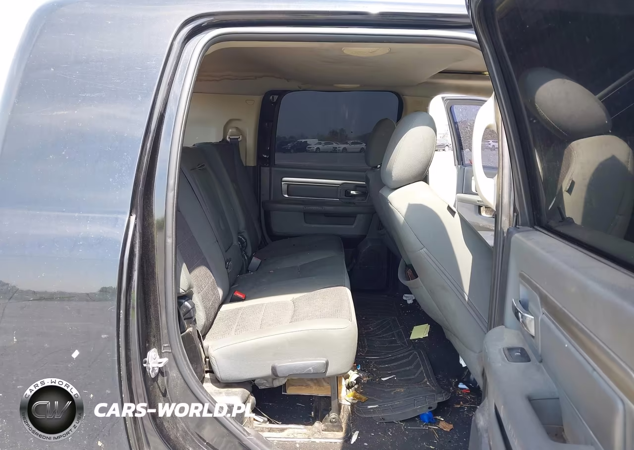 2017 Ram 3500 Laramie VIN:3C63RRMLXHG608764 - 7
