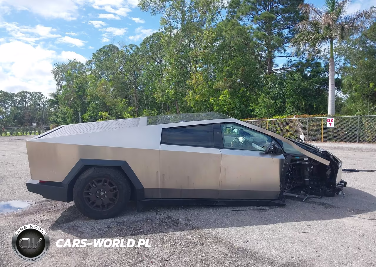 2025 Tesla Cybertruck Cyberbeast VIN:7G2CEHEE5SA060162 - 12