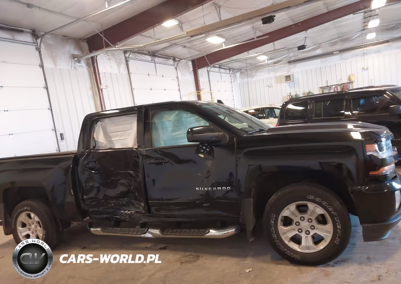 2018 Chevrolet Silverado 1500 2Lt VIN:3GCUKREC7JG473717 - 13