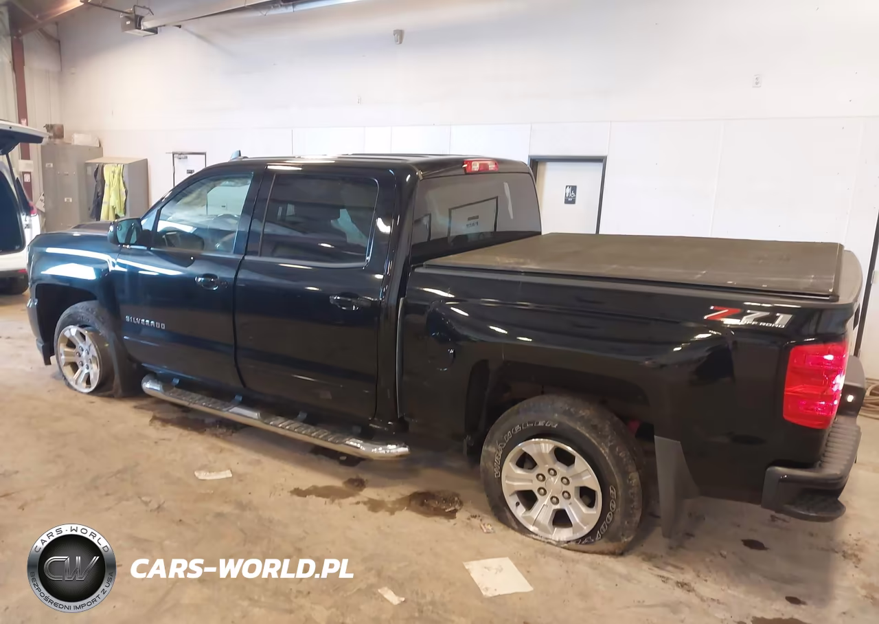 2018 Chevrolet Silverado 1500 2Lt VIN:3GCUKREC7JG473717 - 3