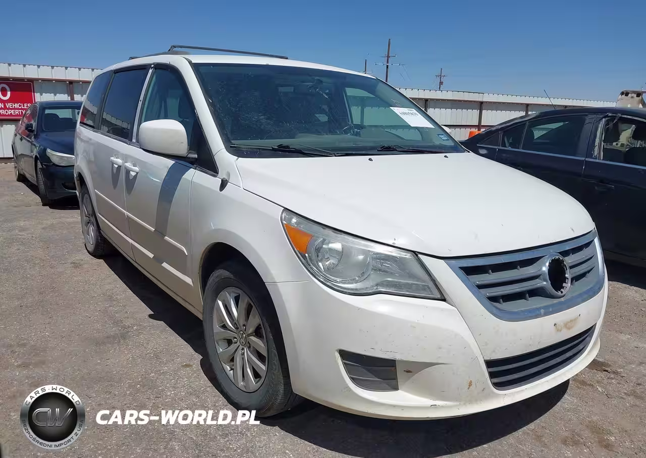 2012 Volkswagen Routan Se