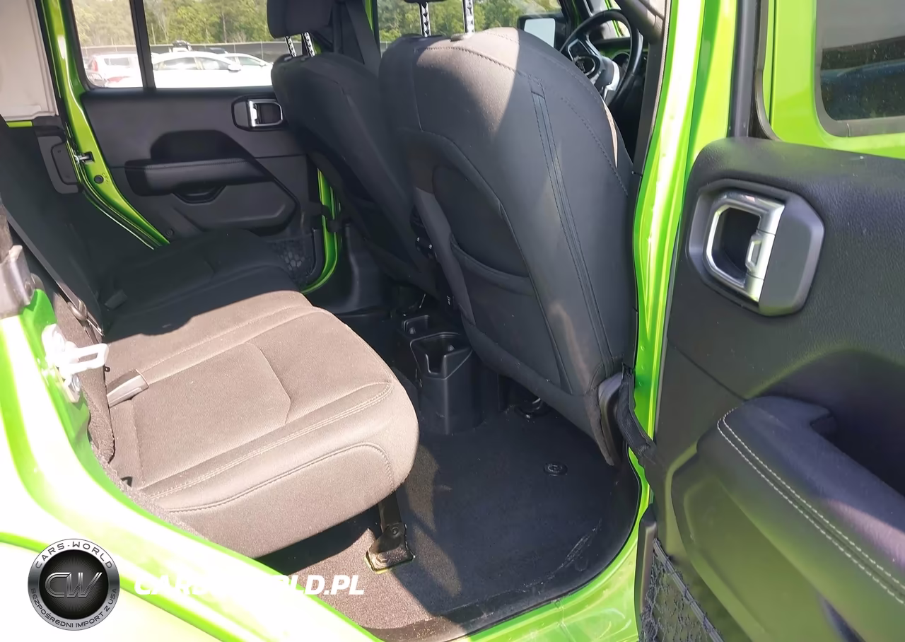 2019 Jeep Wrangler Unlimited Sahara 4X4 VIN:1C4HJXEN0KW594781 - 8