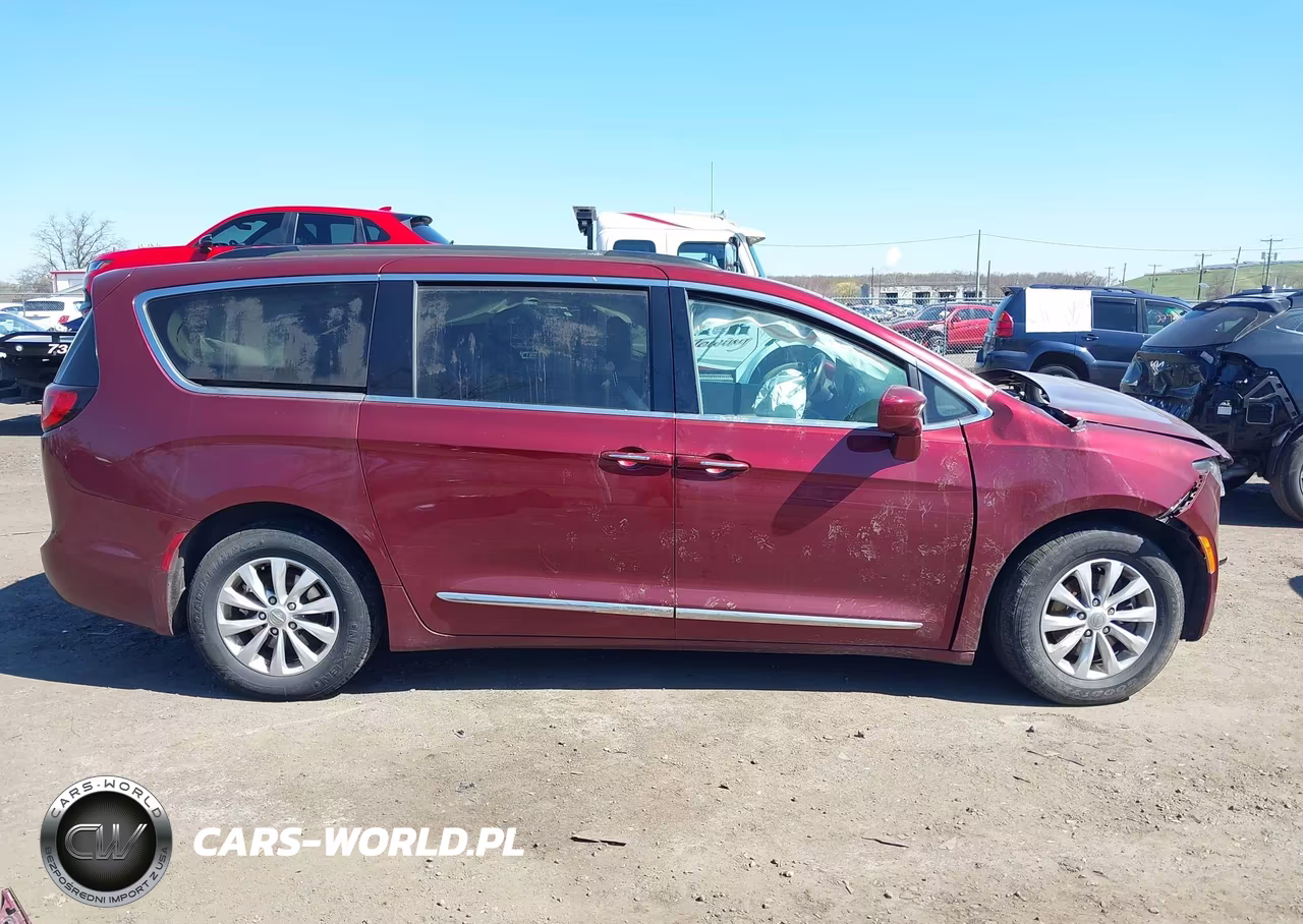 2017 Chrysler Pacifica Touring-L VIN:2C4RC1BG2HR520054 - 12