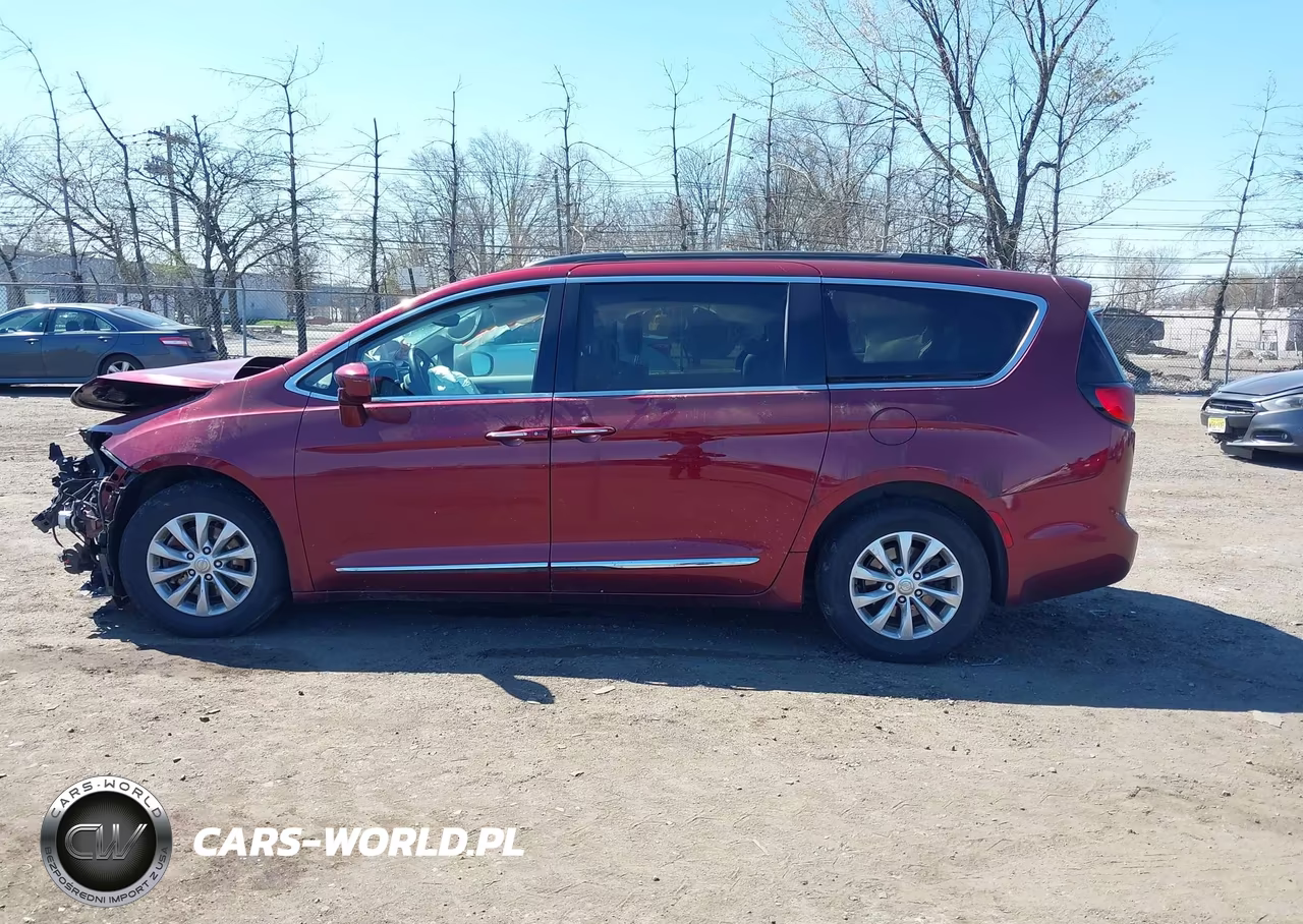 2017 Chrysler Pacifica Touring-L VIN:2C4RC1BG2HR520054 - 13