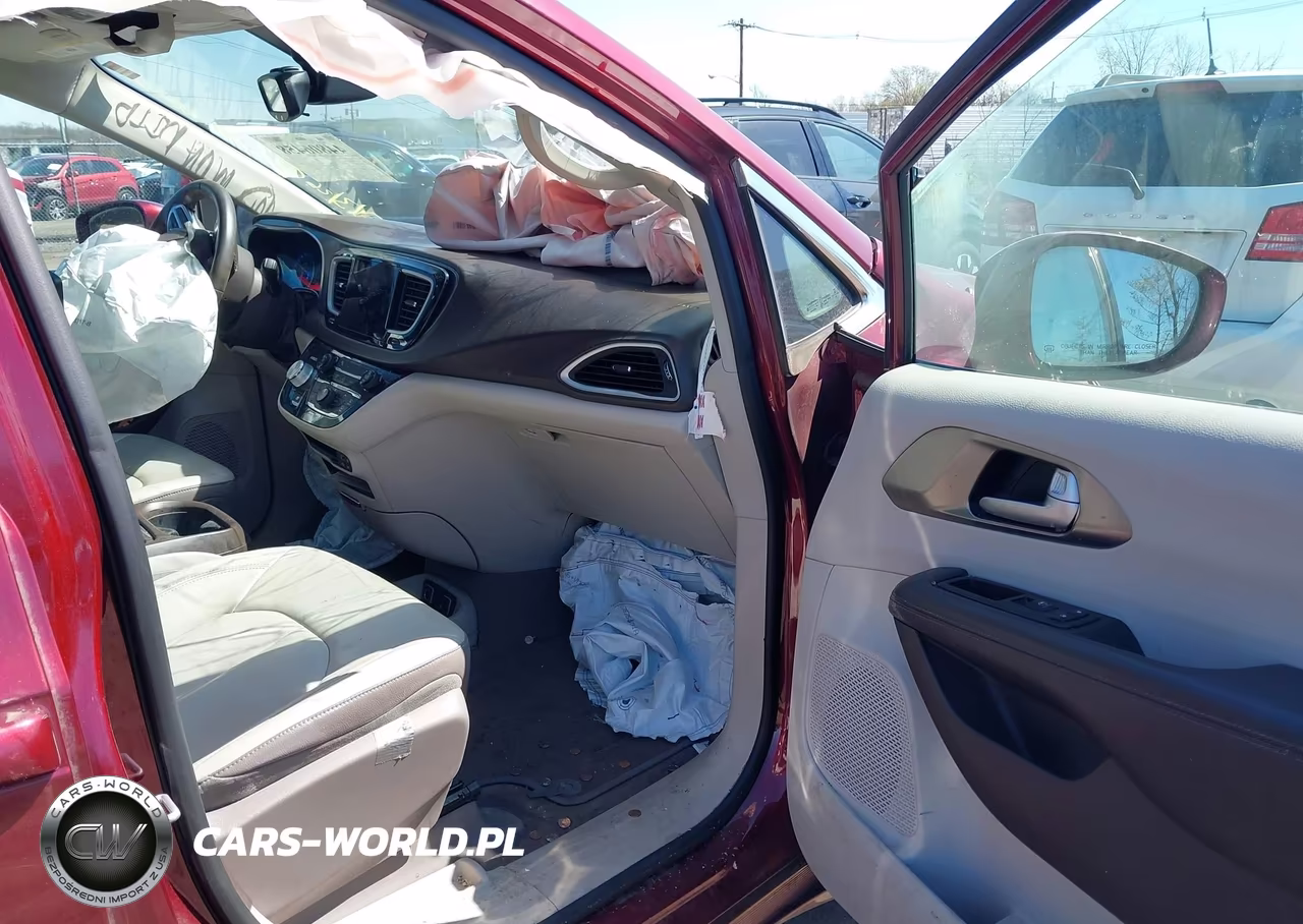 2017 Chrysler Pacifica Touring-L VIN:2C4RC1BG2HR520054 - 5