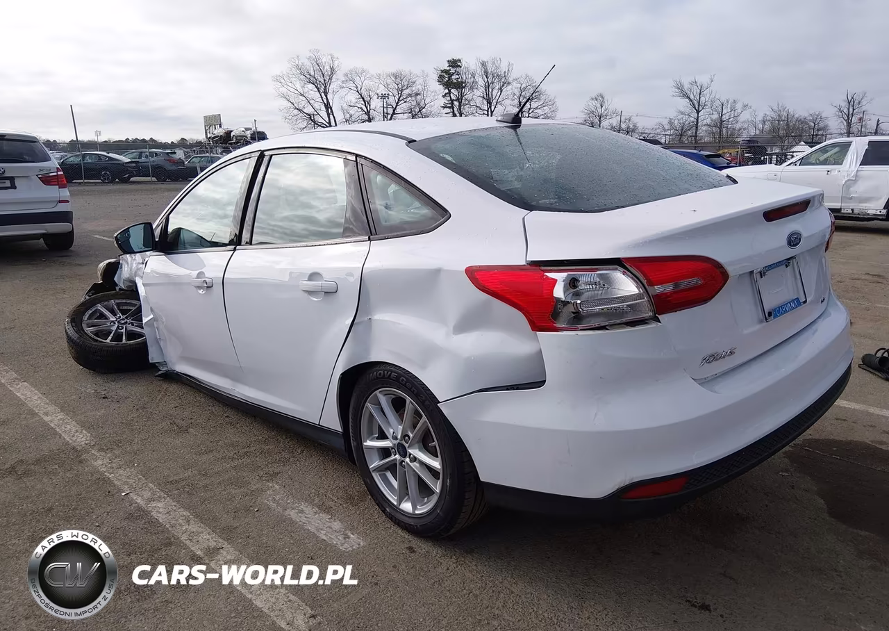 2017 Ford Focus Se VIN:1FADP3F27HL259639 - 3